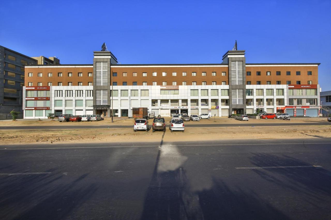 Hotel Flora Ahmedabad Exterior photo